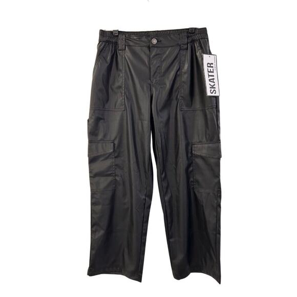 Almost Famous Women's Black Simil Leather Skater Cargo Pants Size Large‎ NWT - Picture 1 of 11
